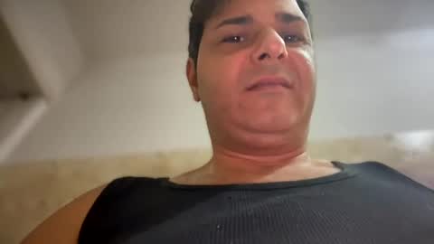 Snapshot of witebull83 chatting on 12/03/24, 06:49 Witebull online show from 12/03/24, 06:49