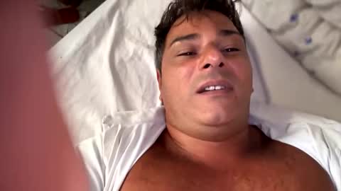 Snapshot of witebull83 chatting on 09/19/25, 08:27 Witebull online show from 09/19/25, 08:27