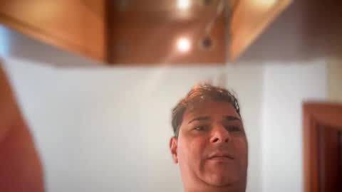 Snapshot of witebull83 chatting on 10/27/25, 08:18 Witebull online show from 10/27/25, 08:18