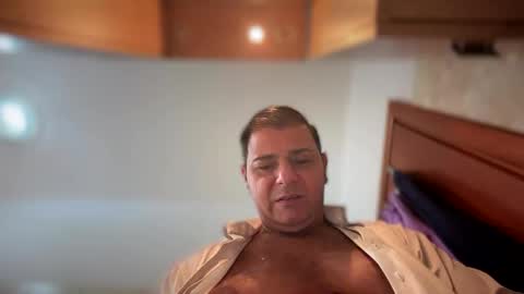 Snapshot of witebull83 chatting on 02/09/26, 09:46 Witebull online show from 02/09/26, 09:46