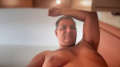 Snapshot of witebull83 chatting on 03/30/26, 09:54 Witebull online show from 03/30/26, 09:54