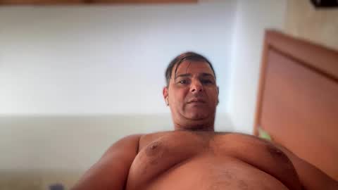 Snapshot of witebull83 chatting on 03/31/26, 09:53 Witebull online show from 03/31/26, 09:53