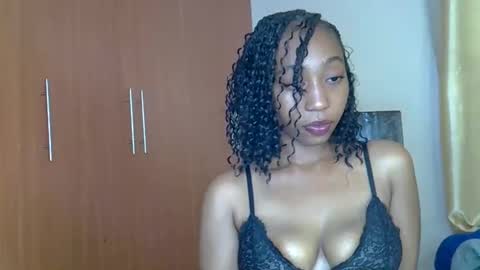 Snapshot of wizzia_khalifa chatting on 02/20/25, 02:46 girlie o online show from 02/20/25, 02:46