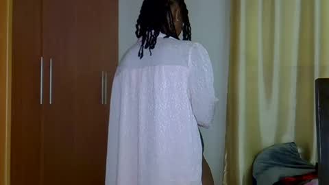 Snapshot of wizzia_khalifa chatting on 03/10/25, 01:21 girlie o online show from 03/10/25, 01:21