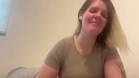 Snapshot of wldntulik2no chatting on 12/04/24, 05:11 Moth online show from 12/04/24, 05:11