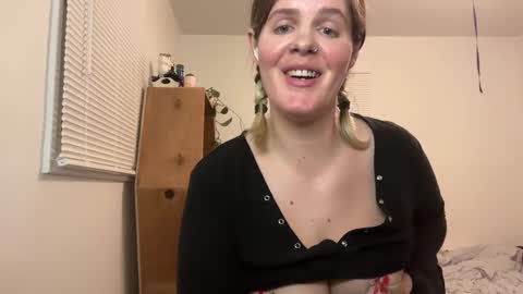 Snapshot of wldntulik2no chatting on 12/21/24, 10:40 Moth online show from 12/21/24, 10:40