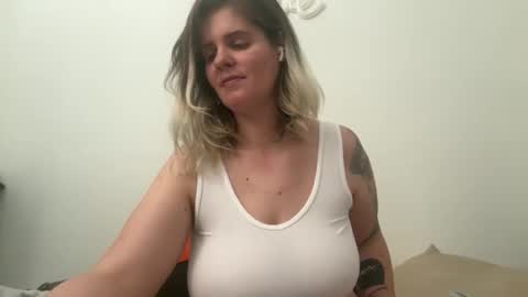 Snapshot of wldntulik2no chatting on 01/21/25, 08:32 Moth online show from 01/21/25, 08:32