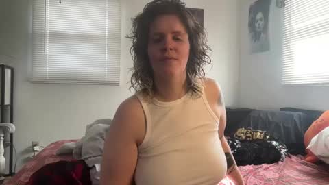 Snapshot of wldntulik2no chatting on 02/04/25, 05:12 Moth online show from 02/04/25, 05:12