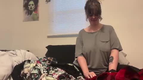 Snapshot of wldntulik2no chatting on 02/17/25, 11:09 Moth online show from 02/17/25, 11:09