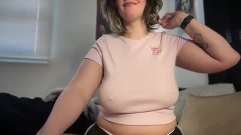 Snapshot of wldntulik2no chatting on 03/11/25, 05:35 Moth online show from 03/11/25, 05:35