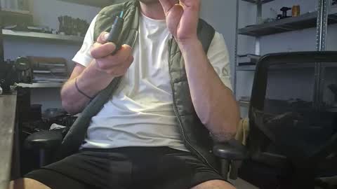 Snapshot of wnhz27 chatting on 11/22/25, 02:10 wnhz27 online show from 11/22/25, 02:10