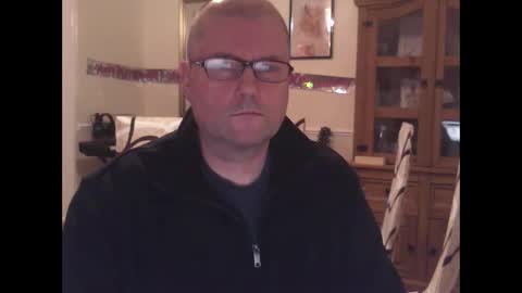 Snapshot of wobble444 chatting on 04/12/26, 12:26 wobble444 online show from 04/12/26, 12:26