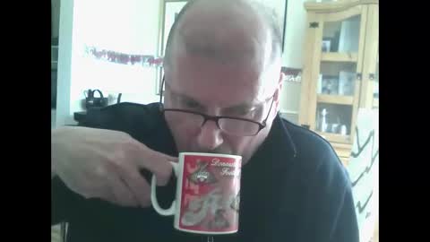 Snapshot of wobble444 chatting on 04/13/26, 12:21 wobble444 online show from 04/13/26, 12:21