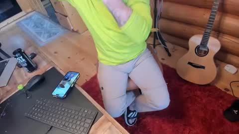 Snapshot of wobbleon chatting on 01/10/25, 08:04 Gobbleon online show from 01/10/25, 08:04