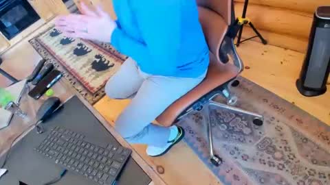 Snapshot of wobbleon chatting on 03/07/25, 08:22 Gobbleon online show from 03/07/25, 08:22