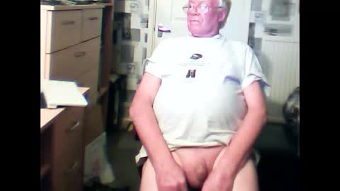 Snapshot of wolcol80 chatting on 01/03/25, 12:22 wolcol80 online show from 01/03/25, 12:22