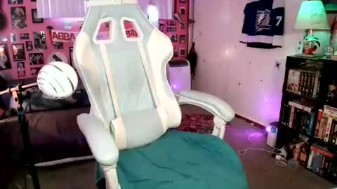 Wolfie online show from 06/19/26, 09:51