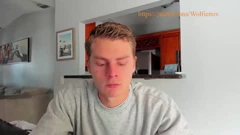 Snapshot of wolfiell chatting on 01/08/25, 04:44 Wolfienov online show from 01/08/25, 04:44