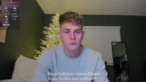 Snapshot of wolfiell chatting on 01/23/25, 05:13 Wolfienov online show from 01/23/25, 05:13