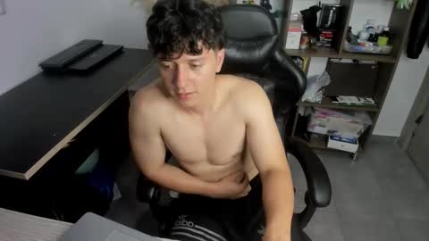 Snapshot of wolker_allan chatting on 12/19/25, 04:19 wolker_allan online show from 12/19/25, 04:19