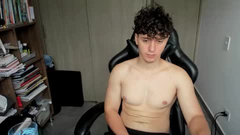 Snapshot of wolker_allan chatting on 03/05/26, 04:03 wolker_allan online show from 03/05/26, 04:03