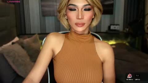 Snapshot of womanofyourdesire_ts chatting on 03/22/26, 06:39 Julia online show from 03/22/26, 06:39