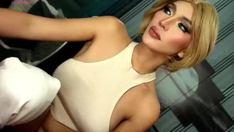 Snapshot of womanofyourdesire_ts chatting on 03/23/26, 06:45 Julia online show from 03/23/26, 06:45