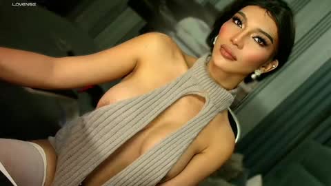 Snapshot of womanofyourdesire_ts chatting on 05/08/26, 07:14 Julia online show from 05/08/26, 07:14