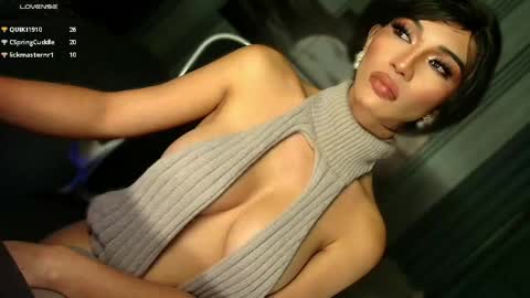 Snapshot of womanofyourdesire_ts chatting on 05/09/26, 07:30 Julia online show from 05/09/26, 07:30