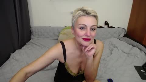 Snapshot of women_pleasures chatting on 04/05/26, 08:28 women_pleasures online show from 04/05/26, 08:28
