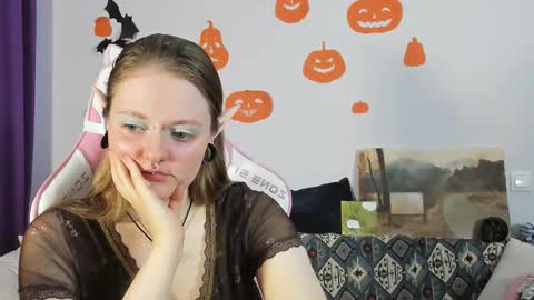 wonderconnie online show from 10/31/25, 10:05