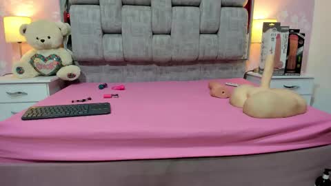 wonderkloe_ online show from 12/13/25, 07:53