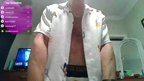Snapshot of woodson5432 chatting on 09/23/25, 01:41 LongNThrobbn online show from 09/23/25, 01:41