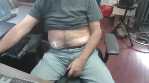 Snapshot of woodworker6473 chatting on 01/05/26, 06:33 woodworker6473 online show from 01/05/26, 06:33