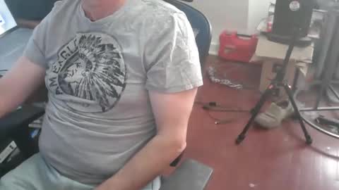 Snapshot of woodworker6473 chatting on 01/12/26, 01:38 woodworker6473 online show from 01/12/26, 01:38