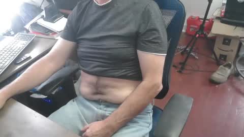 Snapshot of woodworker6473 chatting on 02/03/26, 03:39 woodworker6473 online show from 02/03/26, 03:39