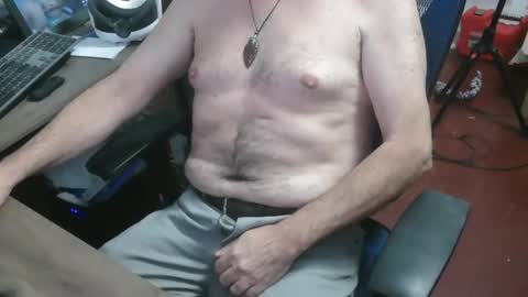 Snapshot of woodworker6473 chatting on 02/12/26, 12:38 woodworker6473 online show from 02/12/26, 12:38