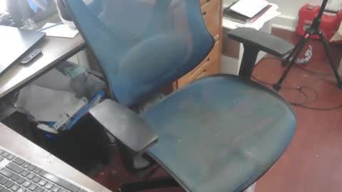 Snapshot of woodworker6473 chatting on 02/12/26, 05:41 woodworker6473 online show from 02/12/26, 05:41