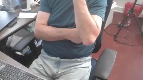 Snapshot of woodworker6473 chatting on 02/13/26, 02:46 woodworker6473 online show from 02/13/26, 02:46