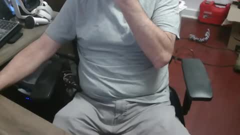 Snapshot of woodworker6473 chatting on 02/19/26, 12:17 woodworker6473 online show from 02/19/26, 12:17