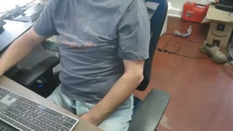 Snapshot of woodworker6473 chatting on 02/24/26, 01:42 woodworker6473 online show from 02/24/26, 01:42