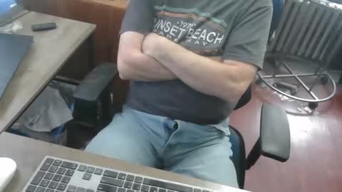 Snapshot of woodworker6473 chatting on 03/02/26, 01:29 woodworker6473 online show from 03/02/26, 01:29