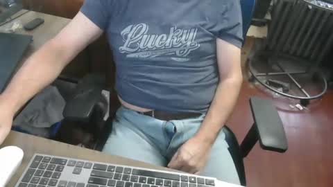 Snapshot of woodworker6473 chatting on 03/03/26, 02:12 woodworker6473 online show from 03/03/26, 02:12