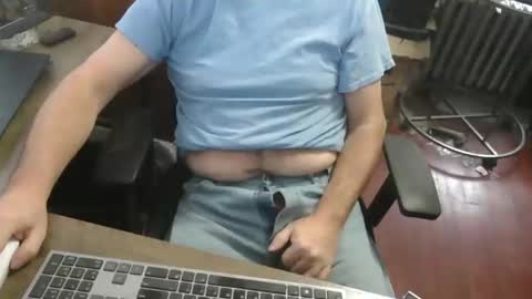 Snapshot of woodworker6473 chatting on 03/05/26, 04:25 woodworker6473 online show from 03/05/26, 04:25