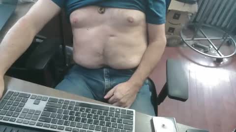 Snapshot of woodworker6473 chatting on 03/20/26, 01:49 woodworker6473 online show from 03/20/26, 01:49