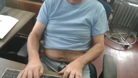 Snapshot of woodworker6473 chatting on 03/26/26, 01:06 woodworker6473 online show from 03/26/26, 01:06