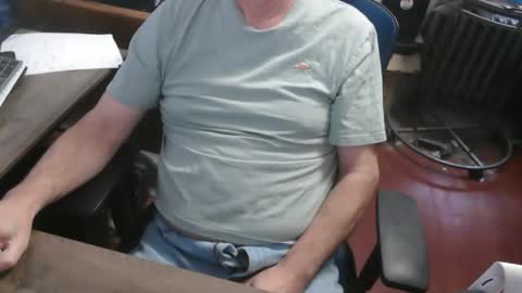 Snapshot of woodworker6473 chatting on 04/02/26, 10:51 woodworker6473 online show from 04/02/26, 10:51