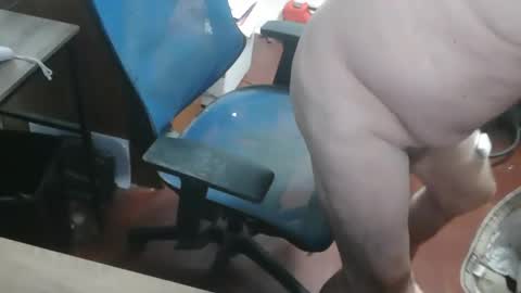 Snapshot of woodworker6473 chatting on 04/14/26, 12:05 woodworker6473 online show from 04/14/26, 12:05
