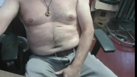 Snapshot of woodworker6473 chatting on 04/22/26, 11:17 woodworker6473 online show from 04/22/26, 11:17