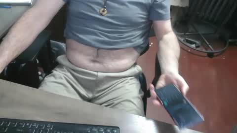 Snapshot of woodworker6473 chatting on 04/25/26, 12:24 woodworker6473 online show from 04/25/26, 12:24